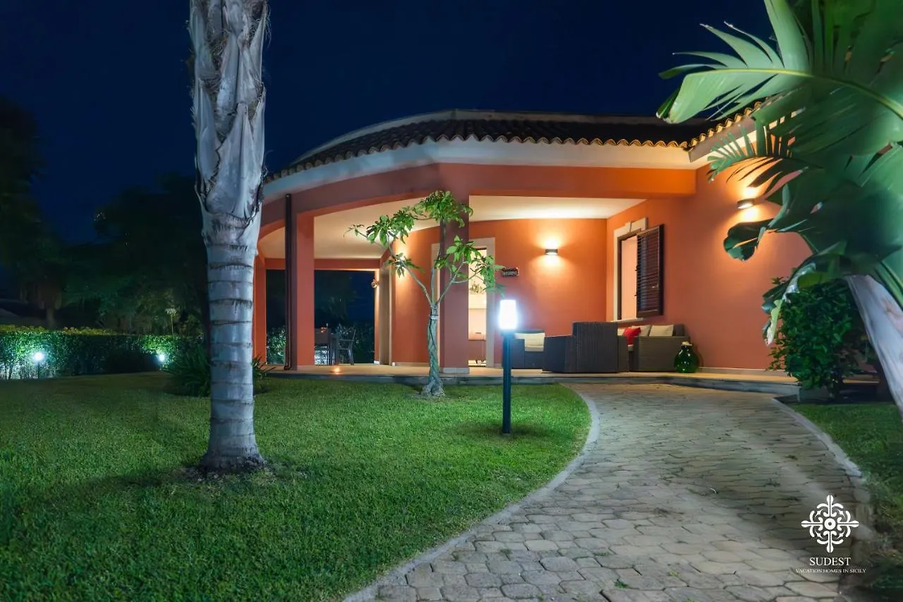 Villa Seaside - Beach Retreat With Jacuzzi Siraküza İtalya