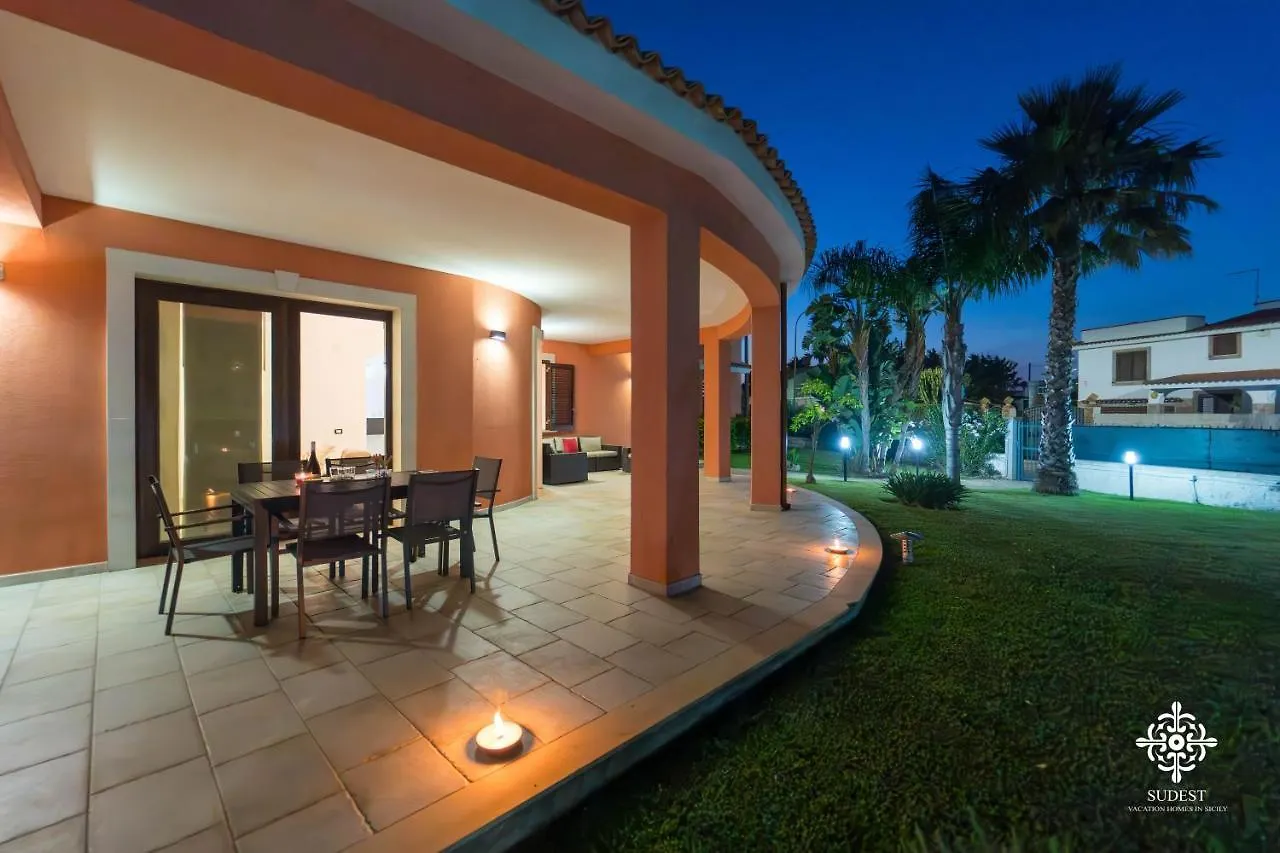 Villa Seaside - Beach Retreat With Jacuzzi 시라쿠사 0*,