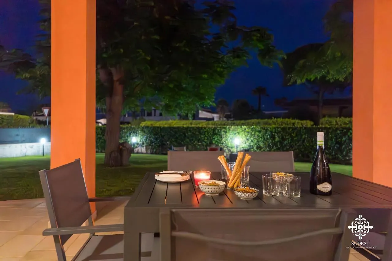 Villa Seaside - Beach Retreat With Jacuzzi 시라쿠사